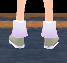 Equipped Kuon's Shoes viewed from the back