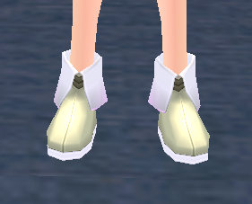 Equipped Kuon's Shoes viewed from the front