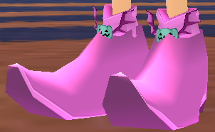 Equipped Pumpkin Bat Shoes (F) viewed from an angle
