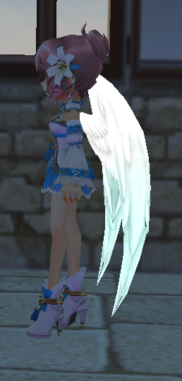 White Ombre Holy Feather Wings Equipped Side Night.png